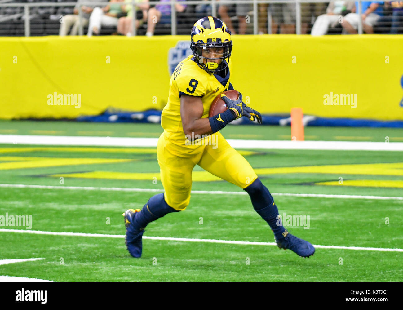 September 02, 2017: Michigan Wolverines wide receiver Donovan Peoples-Jones carries the ball during the Advocare Classic NCAA Football game between the University of Michigan Wolverines and the University of Florida Gators at AT&T Stadium in Arlington, TX Michigan defeated Florida 33-17 Albert Pena/CSM Stock Photo