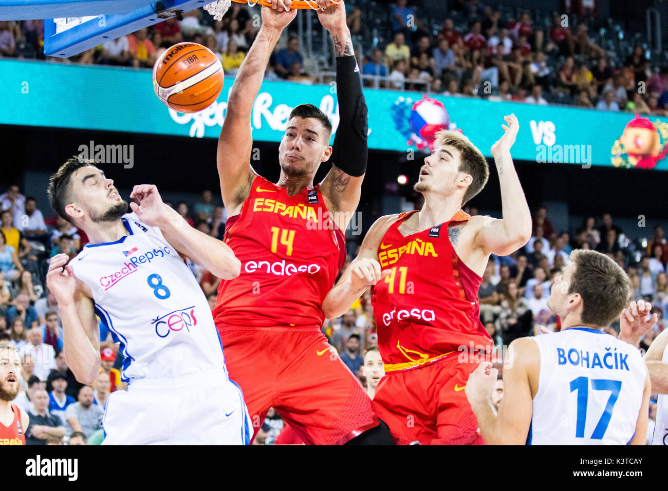 Hernangomez hi-res stock photography and images - Page 2 - Alamy
