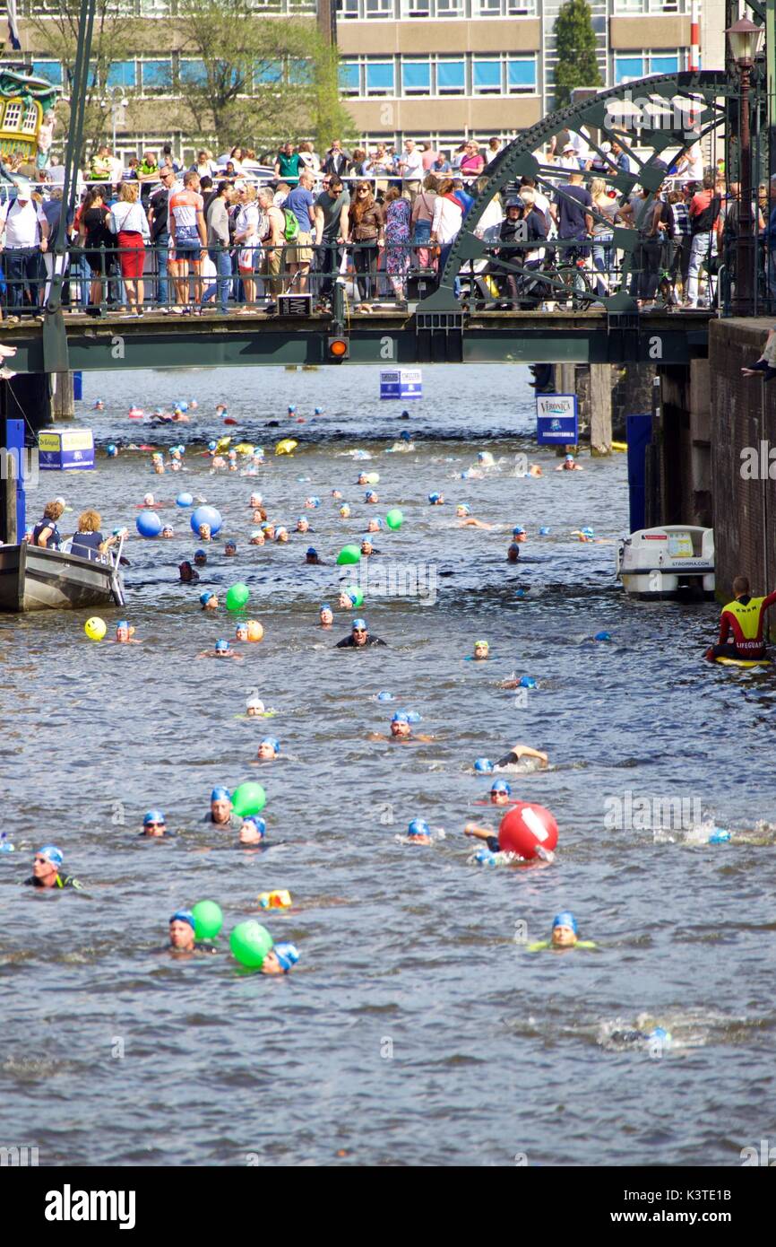 Amsterdam, Netherlands. 3rd Sep, 2017. People attend the Amsterdam City Swim in Amsterdam, the Netherlands, Sept. 3, 2017. The event aimed to raise money for Amyotrophic Lateral Sclerosis (ALS). Credit: Sylvia Lederer/Xinhua/Alamy Live News Stock Photo