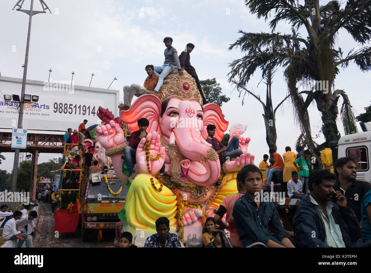 Hyderabad, India. 4th Sep, 2017. Hindu devotees carry idol of Hindu God
