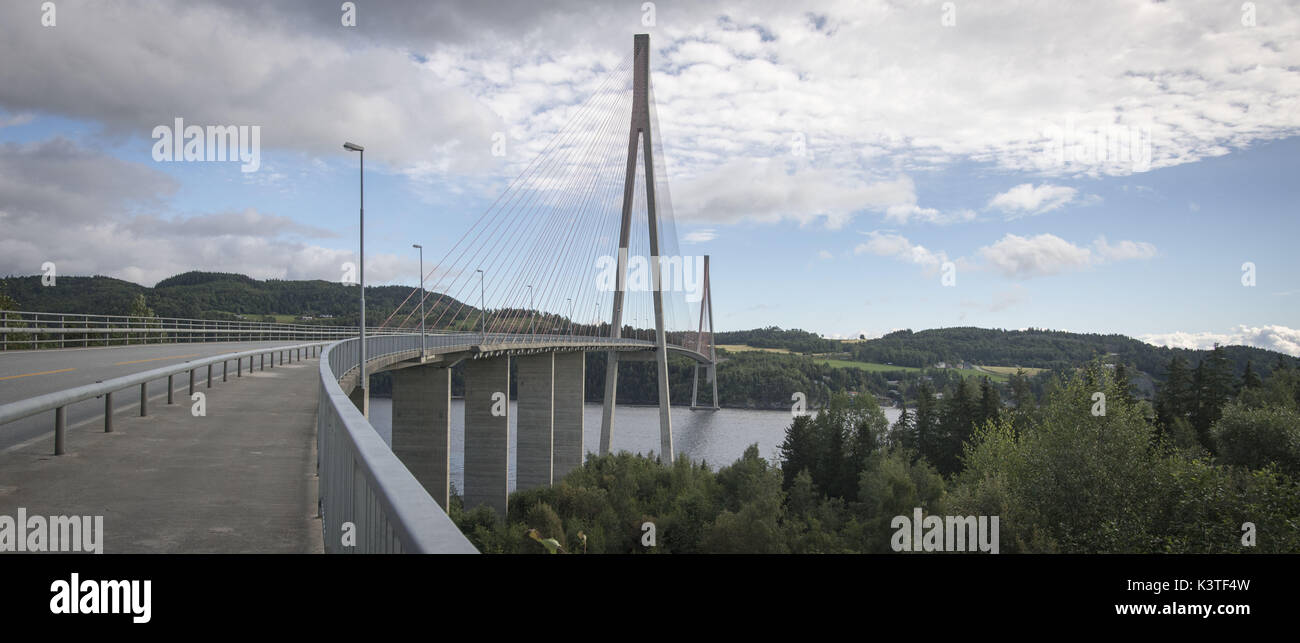 Inderoy, Trondelag, Norway. 8th Aug, 2017. The Skarnsundet, skarnsund, bridge links the towns of Mosvik and Leksvik along the Trondheim Fjord in the Trondelag district or region of central Norway. Construction on the bridge began in 1988 and was completed in 1991 with the dedication by King Harald V in the same year. The construction of the bridge cost 200,000,000 Kroner and was declared a cultural heritage site in 2007 as the only bridge spanning Trondheim Fjord. The two lane concrete-stayed bridge spans over 1,010 meters and was toll financed for its first 17 years. The bridge is par Stock Photo