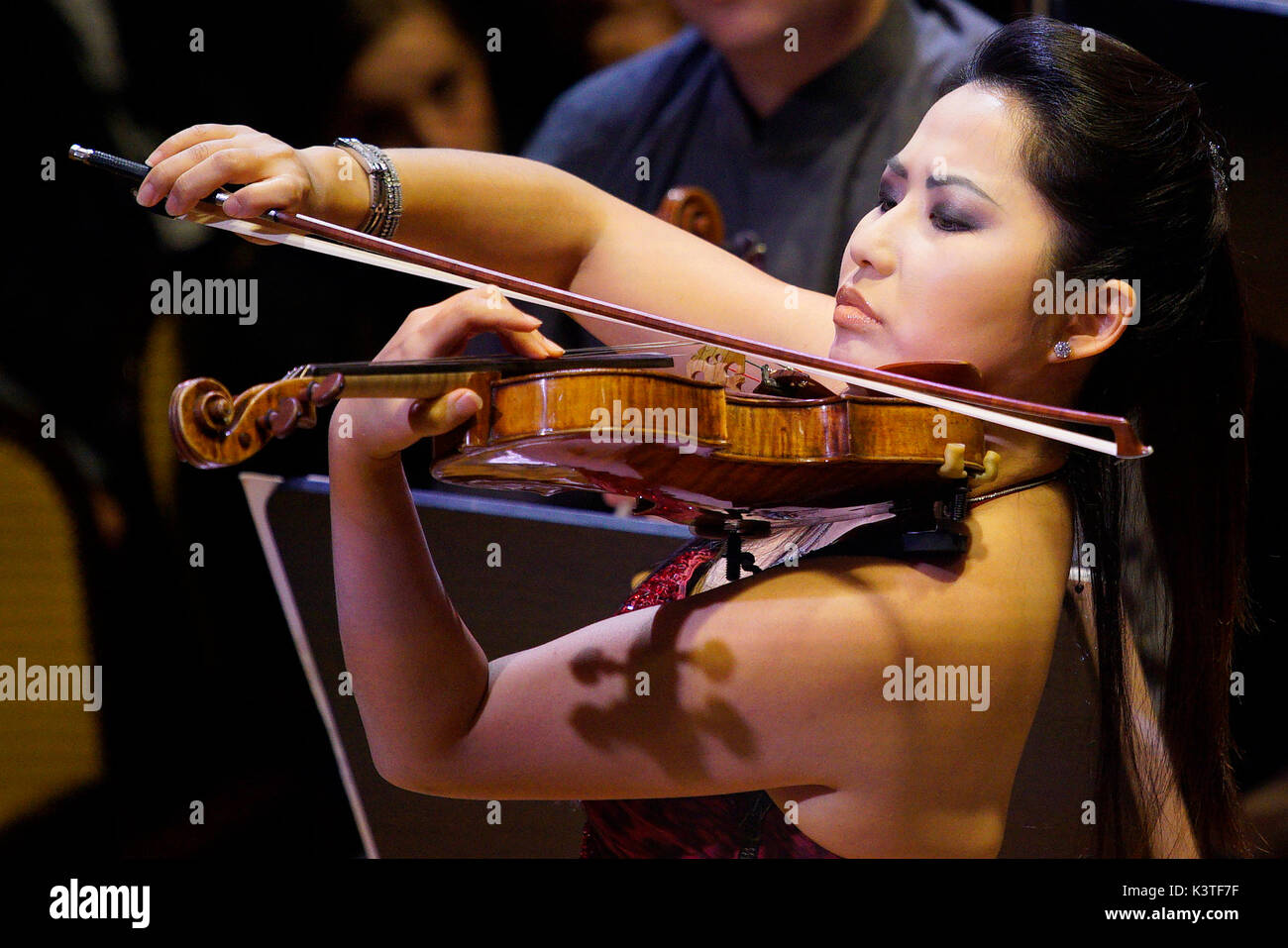 Violinist Sarah Chang High Resolution Stock Photography and Images - Alamy
