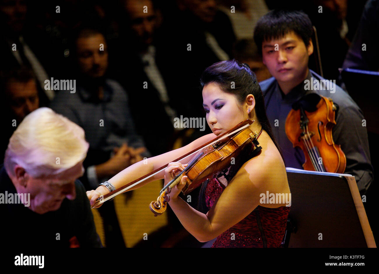 violinist-sarah-chang-hi-res-stock-photography-and-images-alamy
