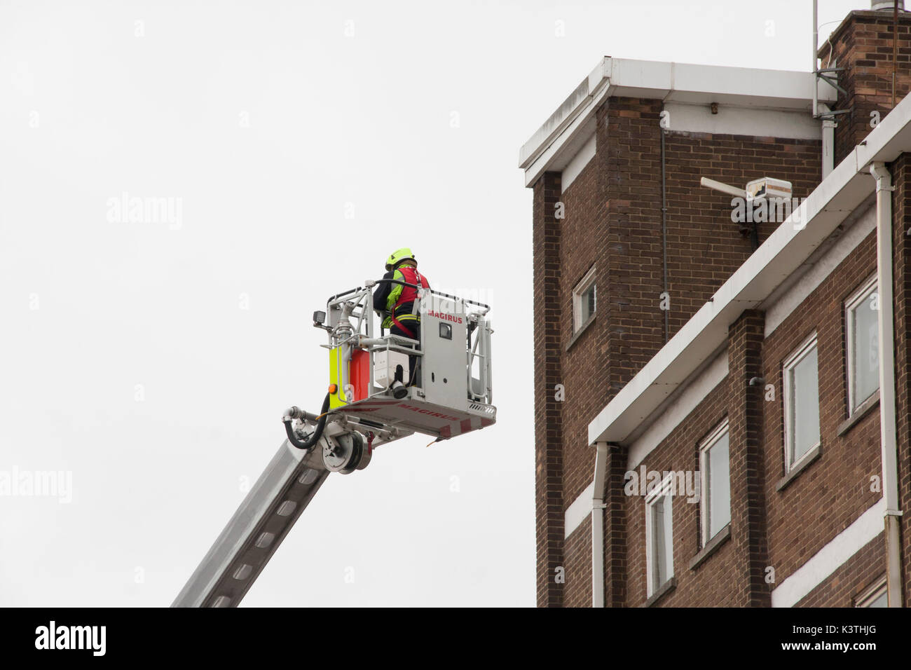 Stockton-on-Tees, UK. 4th Sep, 2017. Cleveland Fire and Rescue staff using a Simon Snorkle ladder on a training exercise at high rise flats at the unoccupied Elm House apartments in Bath Lane, Stockton-on-Tees. Credit: David Dixon/Alamy Live News Stock Photo