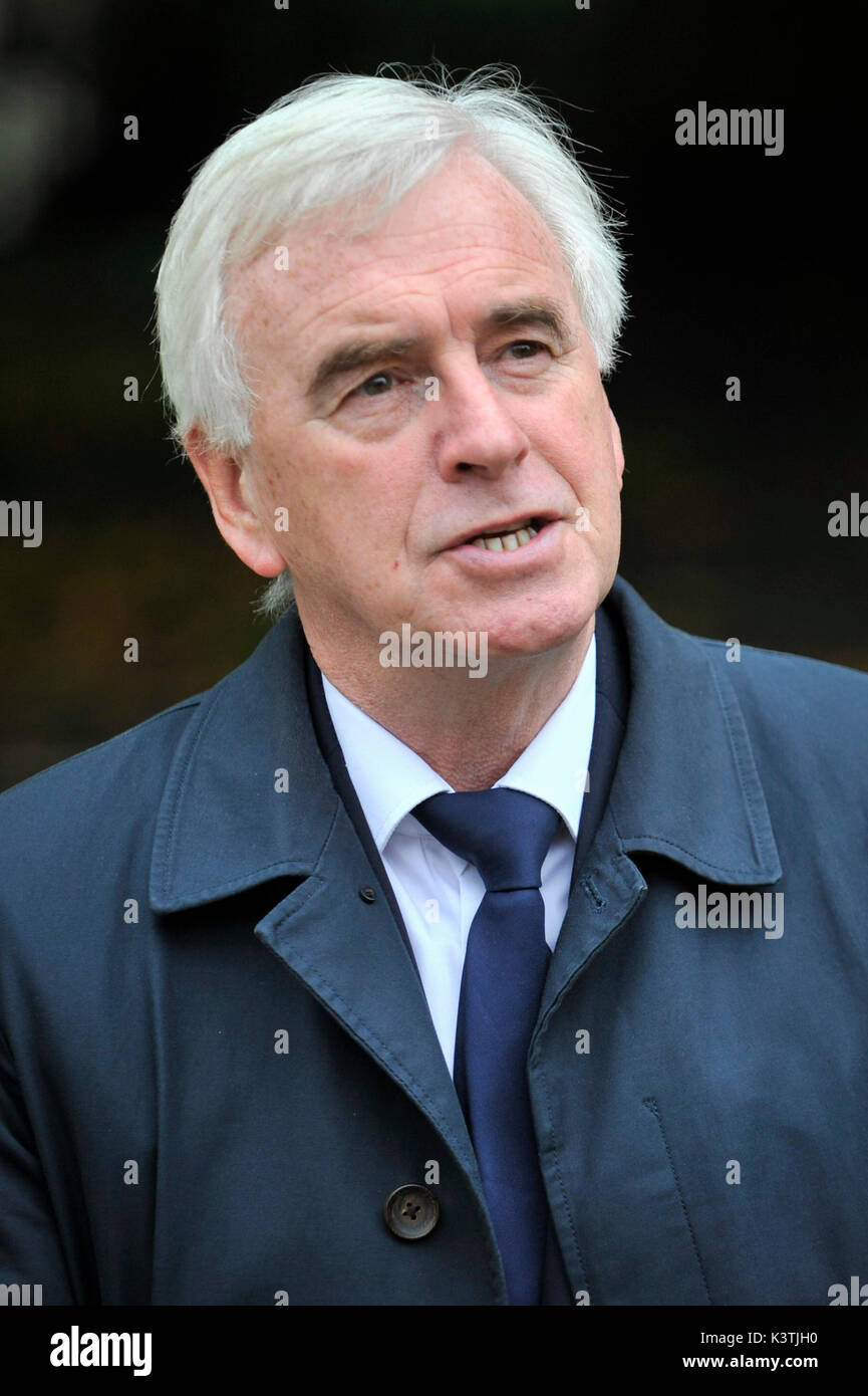 London, UK.  4 September 2017.  John McDonnell MP, Shadow Chancellor, attends a rally with McDonald's staff and members of the Bakers Food and Allied Workers Union (BFAWU) outside the Houses of Parliament in solidarity with McDonald's staff in Cambridge and Crayford who have gone on strike demanding an end to zero hours contracts and a minimum wage of GBP10 per hour. Credit: Stephen Chung / Alamy Live News Stock Photo