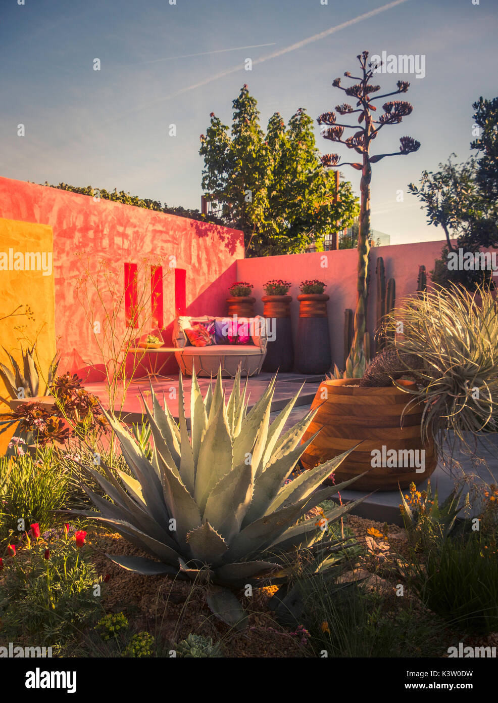 The chengdu silk road garden hires stock photography and images Alamy