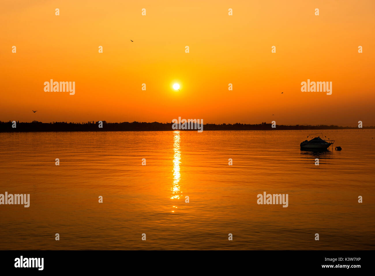 Garda lake sunset hires stock photography and images Alamy