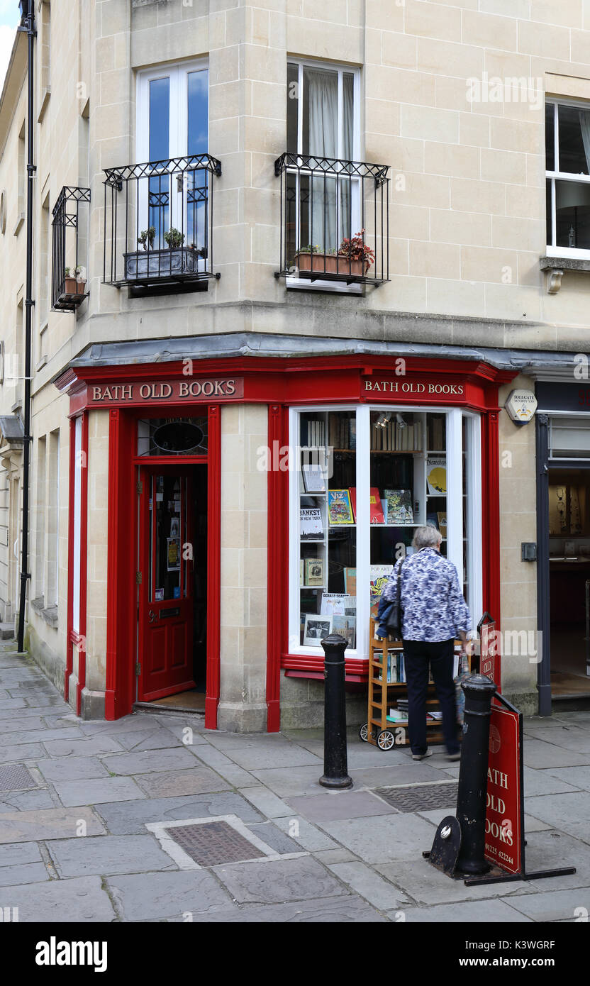 Exterior of Bath Old Books book shop in Margaret's Buildings, City of  Bath, Somerset, England, UK Stock Photo