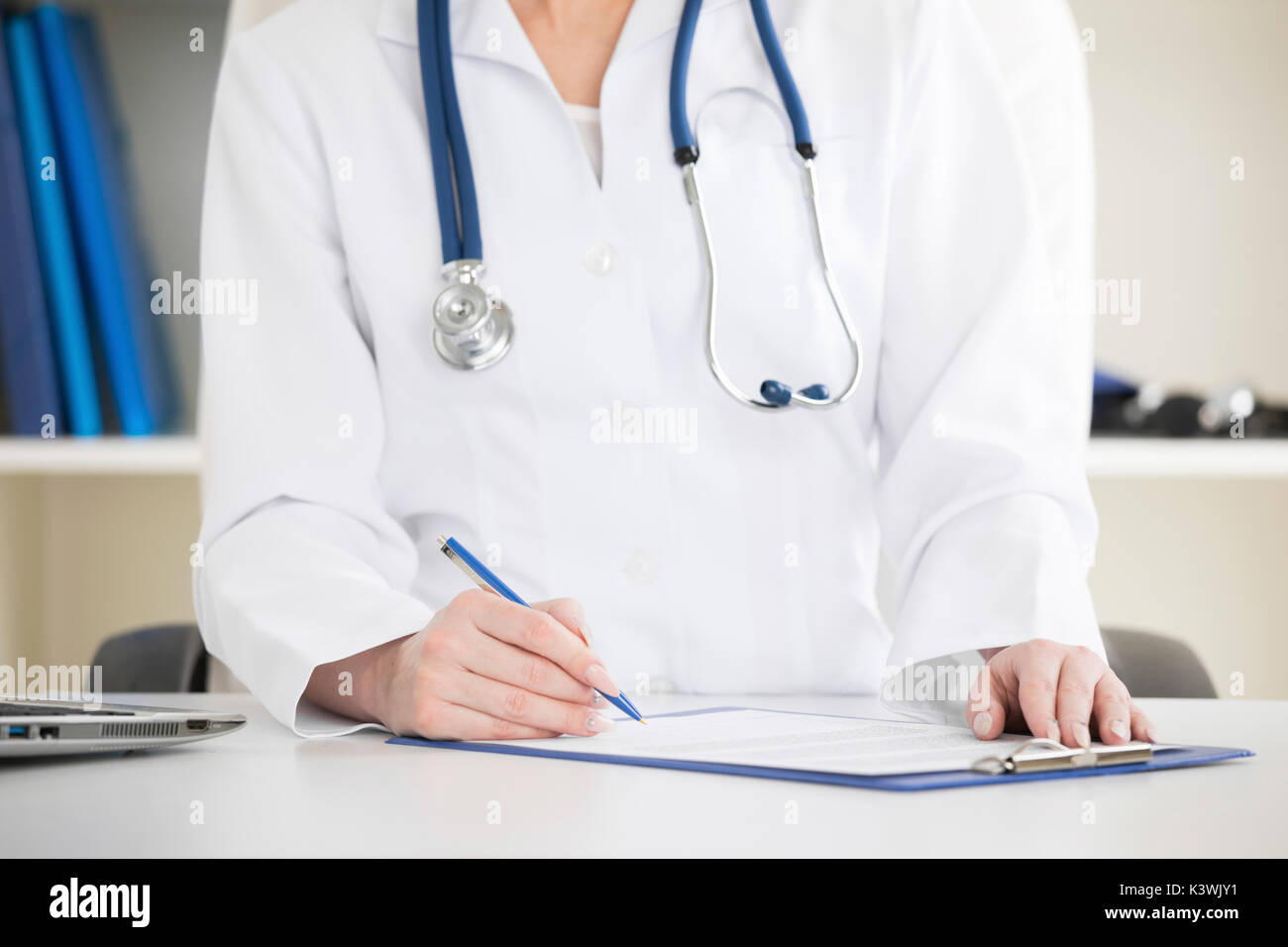 Prescription pad hand hi-res stock photography and images - Alamy