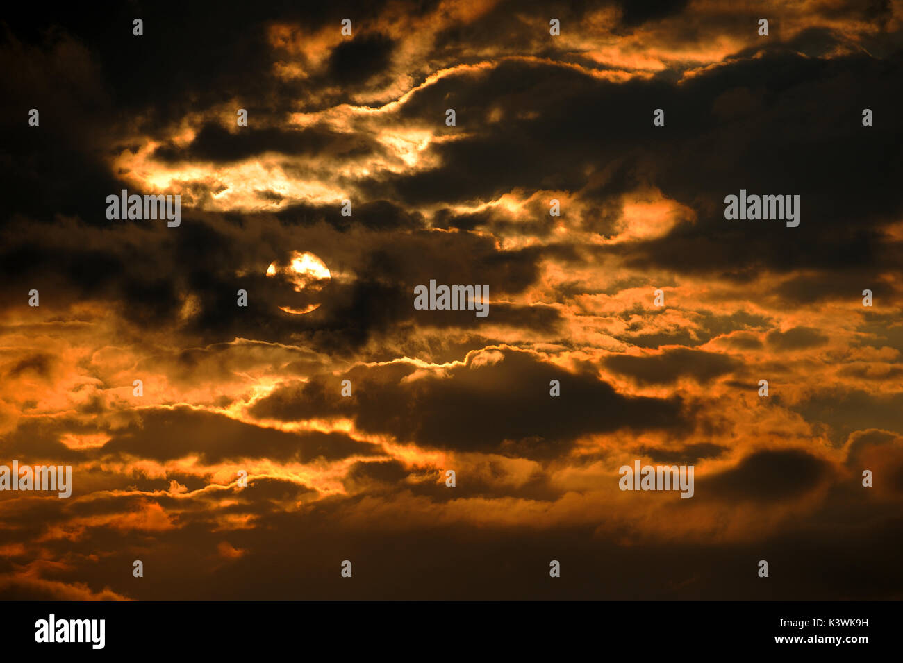 Beautiful sunset dark sky hi-res stock photography and images - Alamy