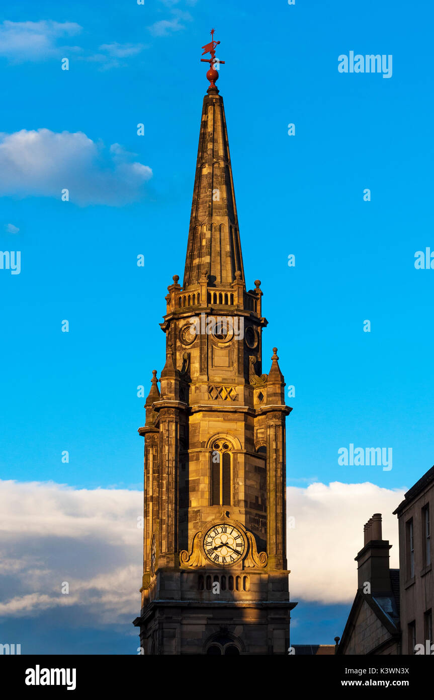 Clock in high street hi-res stock photography and images - Alamy