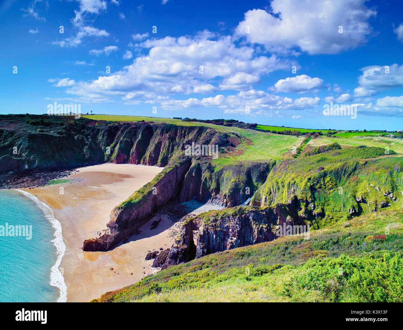A sunny view of Skrinkle Haven in the Pembrokeshire National Park, Wales, UK Stock Photo