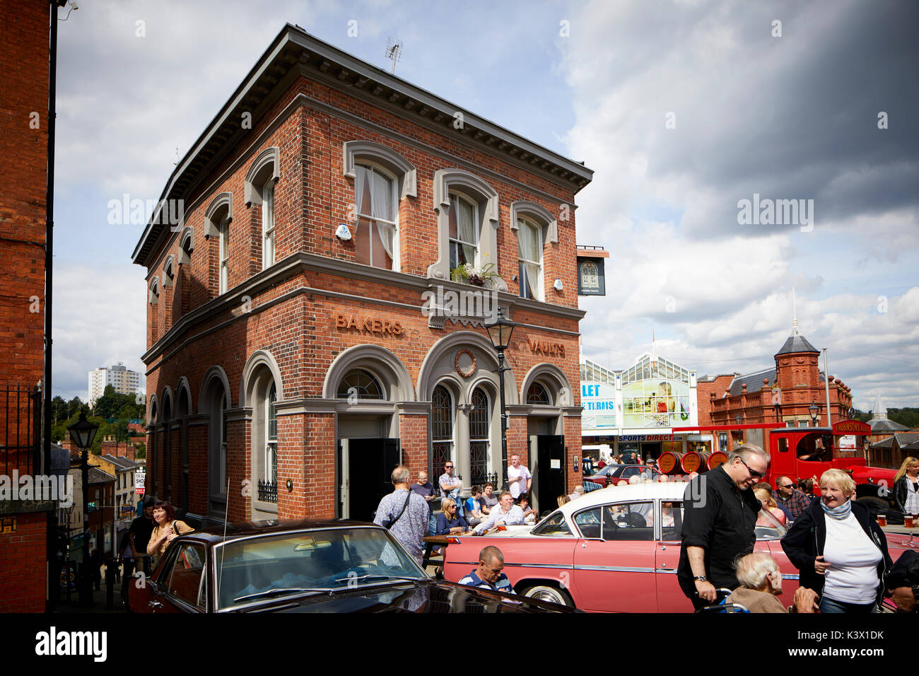 Landmark Stockport Town Centre Cheshire in gtr Manchester St Historic Robinsons Brewery Bakers Vault on the Market Brow with vintage car show Stock Photo