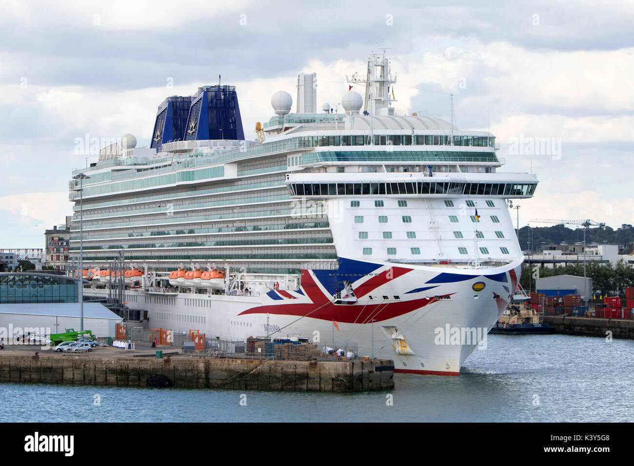 britannia-cruise-ship-of-the-p-o-cruises-fleet-berthed-at-southampton