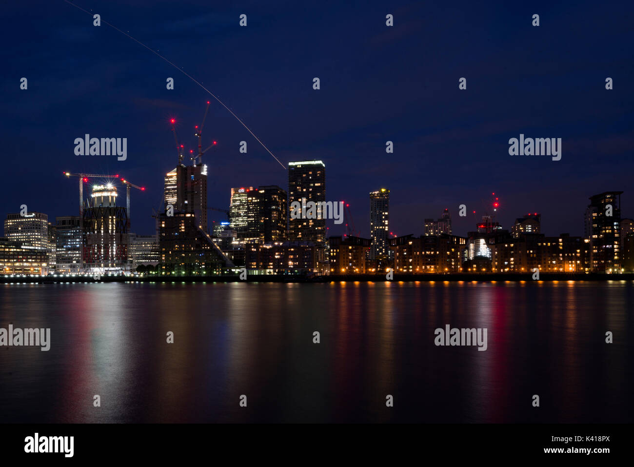 Canary wharf skyline at night hi-res stock photography and images - Alamy