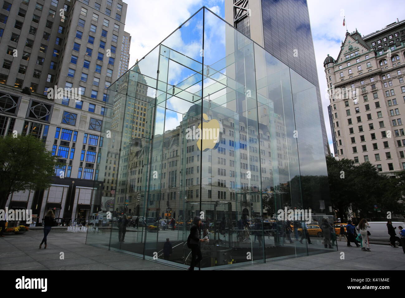 new york apple store in 5th avenue Stock Photo