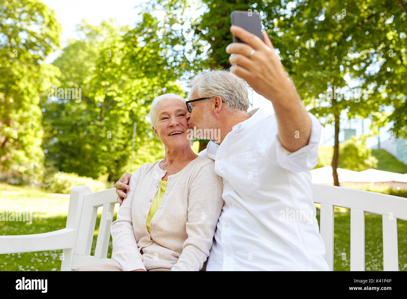 Old man taking selfie cell hi-res stock photography and images - Alamy