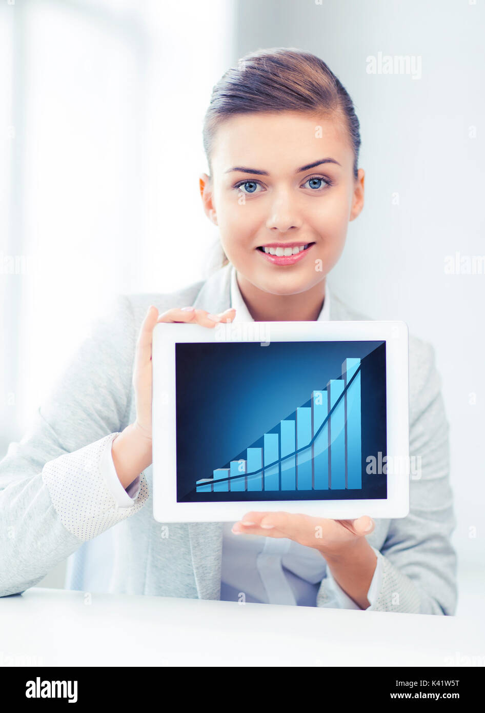 People graph showing grow hi-res stock photography and images - Alamy