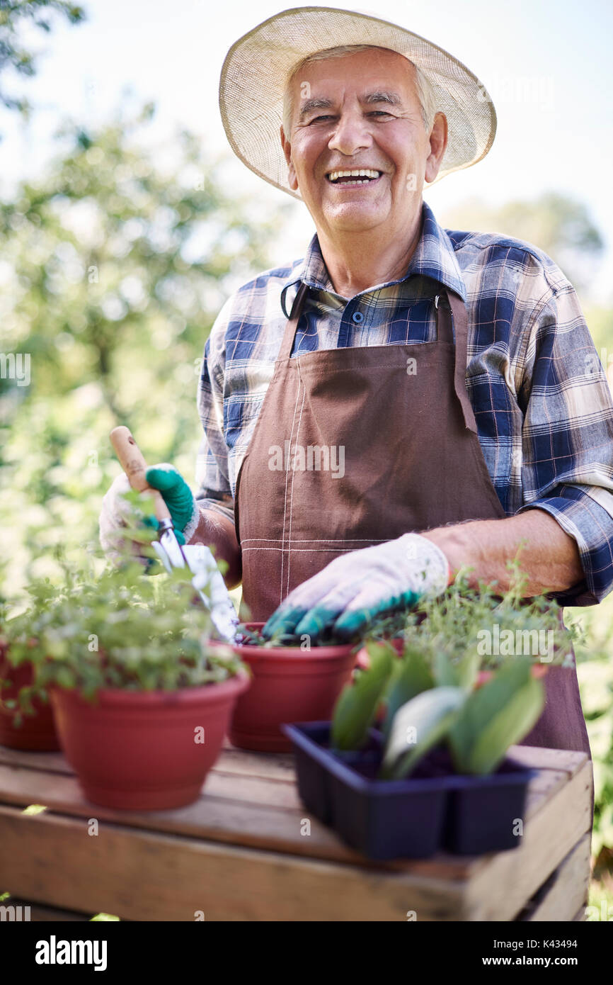 Retired old man hi-res stock photography and images - Alamy