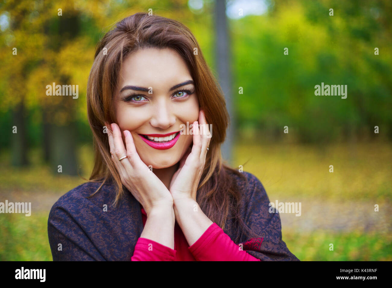 beautiful young woman in the autumn park Stock Photo - Alamy