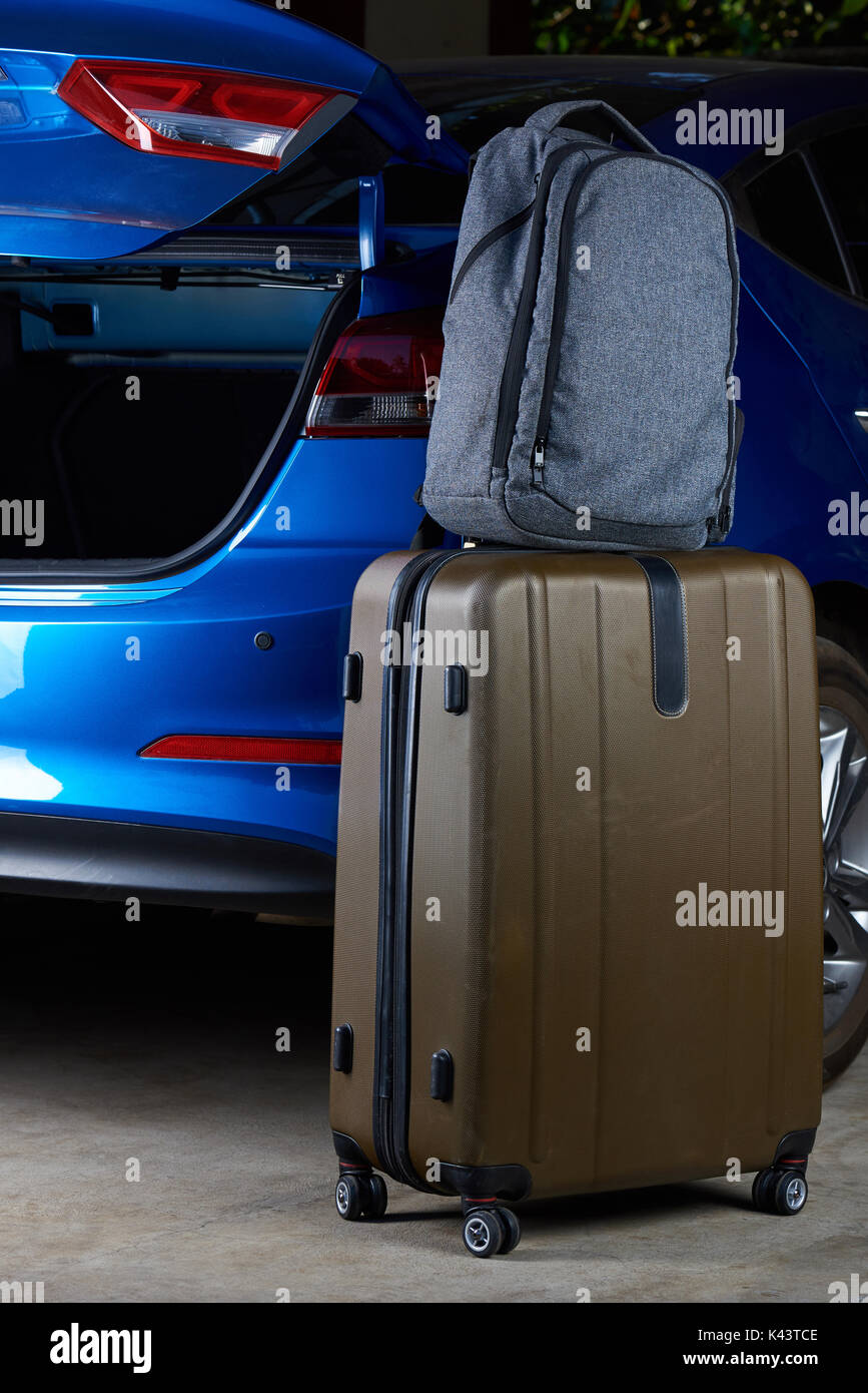 Loading bags for car travel. Car holiday trip Stock Photo - Alamy