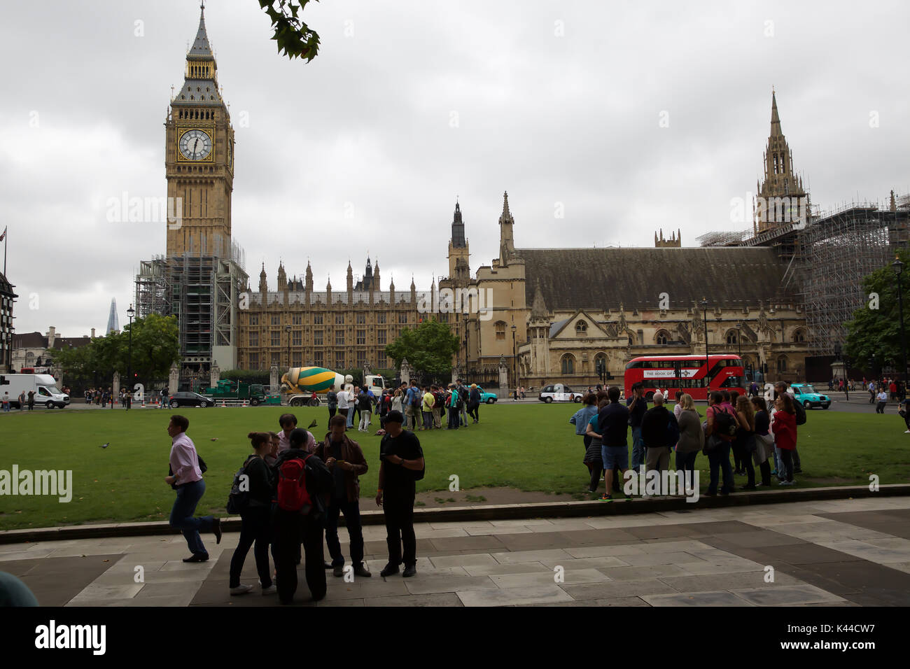 London, UK. 4th Sep, 2017. A Grey wet and dismal start to the working week in Parliament square London after the summer holidays and children start returning to school Credit: Keith Larby/Alamy Live News Stock Photo