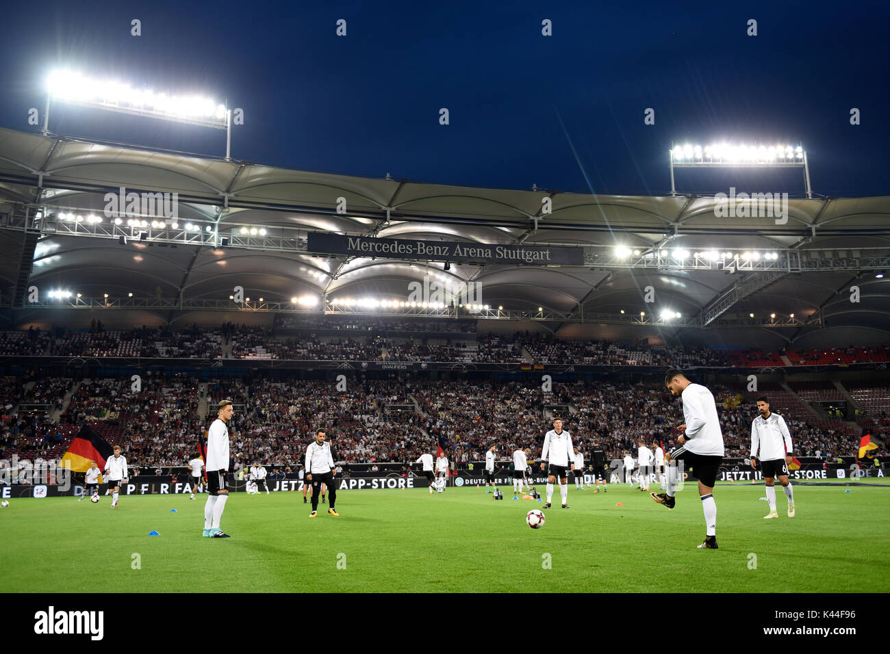 Die deutsche Mannschaft beim Warmmachen.  GES/ Fussball/ WM Qualifikation: Deutschland - Norwegen, 04.09.2017  Football / Soccer: WC qualification: Germany vs Norway, Stuttgart, September 4, 2017 | Verwendung weltweit Stock Photo