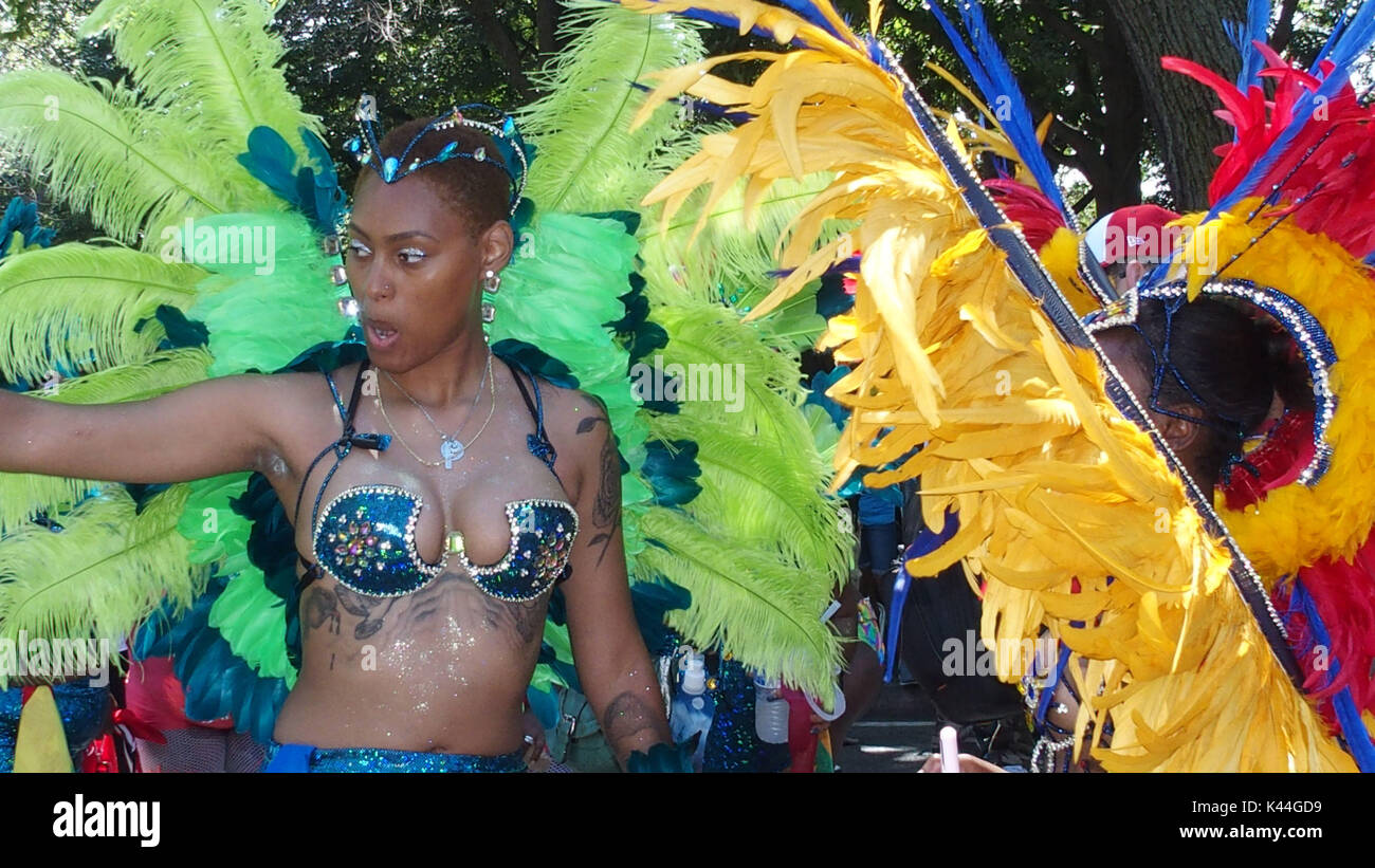 DIY CARNIVAL WIRE BRA !  LABOR DAY / WEST INDIAN PARADE