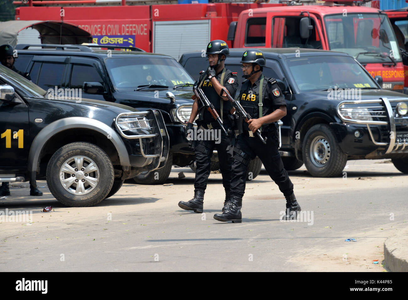 Dhaka, Bangladesh. 5th Sep, 2017. Members of Bangladesh's anti-crime ...