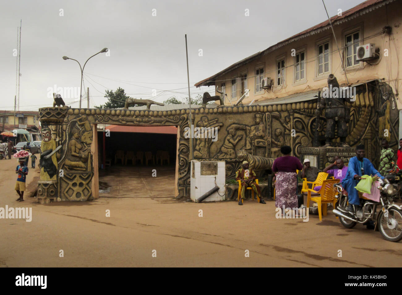 People in the street in front of a traditional building in the city of Akure, capital of Ondo State, Nigeria Stock Photo