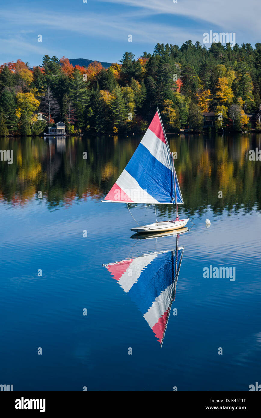 Mirror lake with sailboat hi-res stock photography and images - Alamy