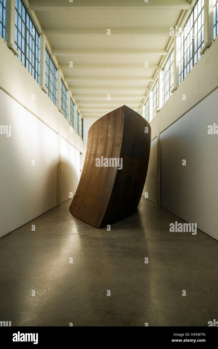 USA, New York, Hudson Valley, Beacon, Dia-Beacon Riggio Galleries, Richard Serra, Union of the Torus and the Square Stock Photo