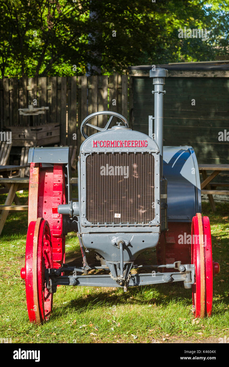 Canada, Ontario, Niagara on the Lake, Reif Estate Winery, tractor Stock Photo