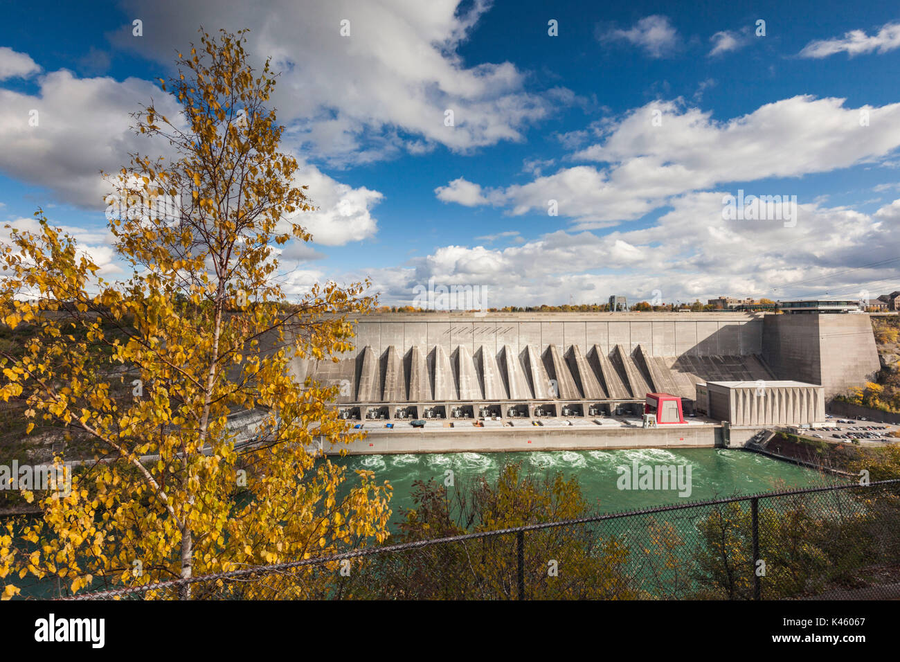 Canada, Ontario, Niagara Falls, view of the Robert Moses Hydroelectric Dam on the Niagara River, Niagara Falls, New York Stock Photo