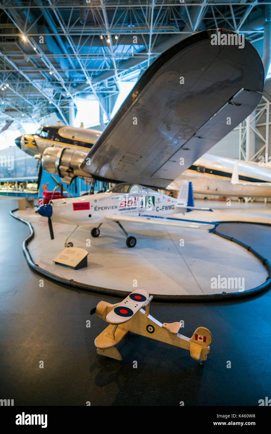 Canada, Ontario, Ottawa, capital of Canada,  Canadian Museum of Aviation, 1940s-era DC-3 airliner Stock Photo