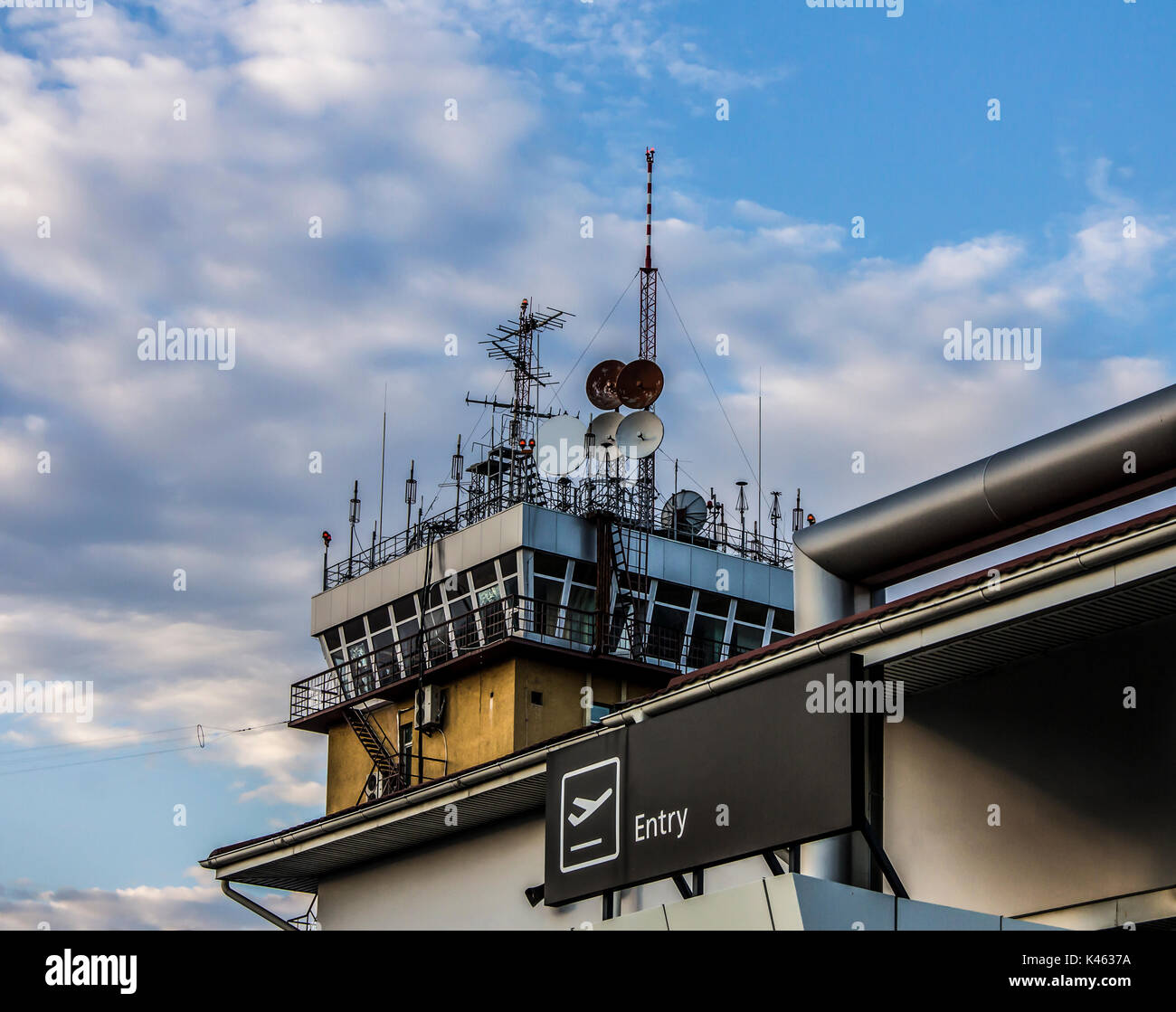 Airplanes and air traffic control tower hi-res stock photography and ...