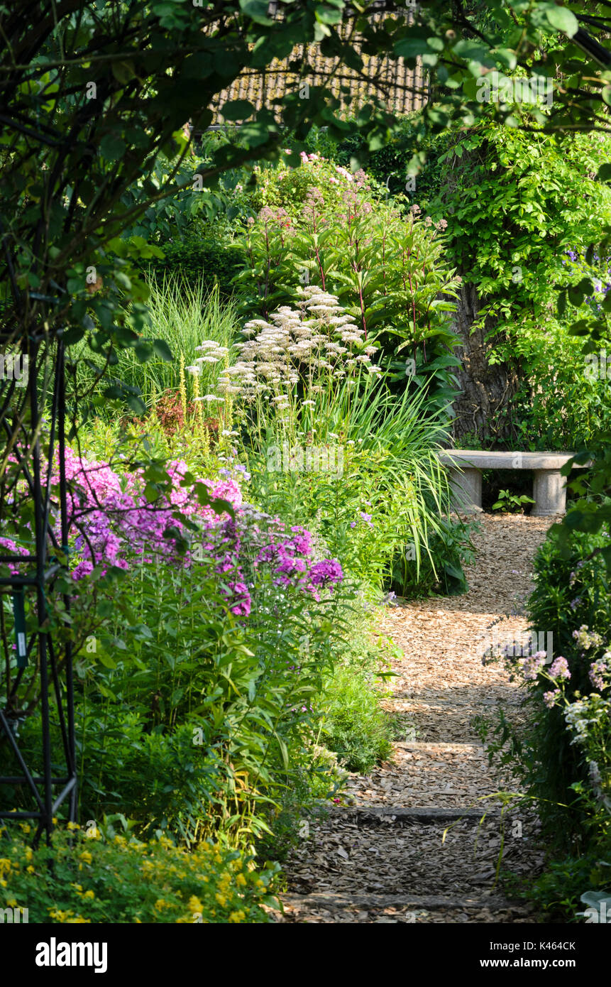 Perennial garden with stone bench. Design: Marianne and Detlef Lüdke Stock Photo