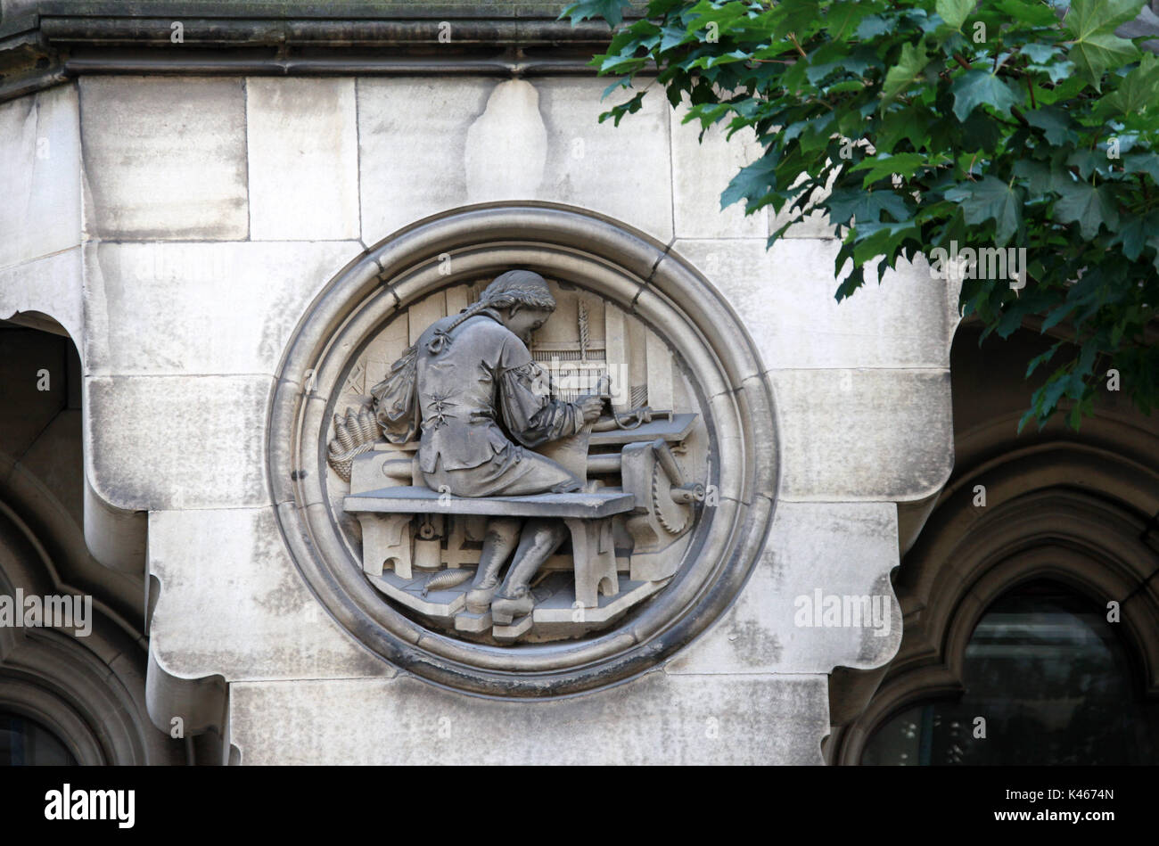 Sculpture of a weaver on Manchester Town Hall Stock Photo
