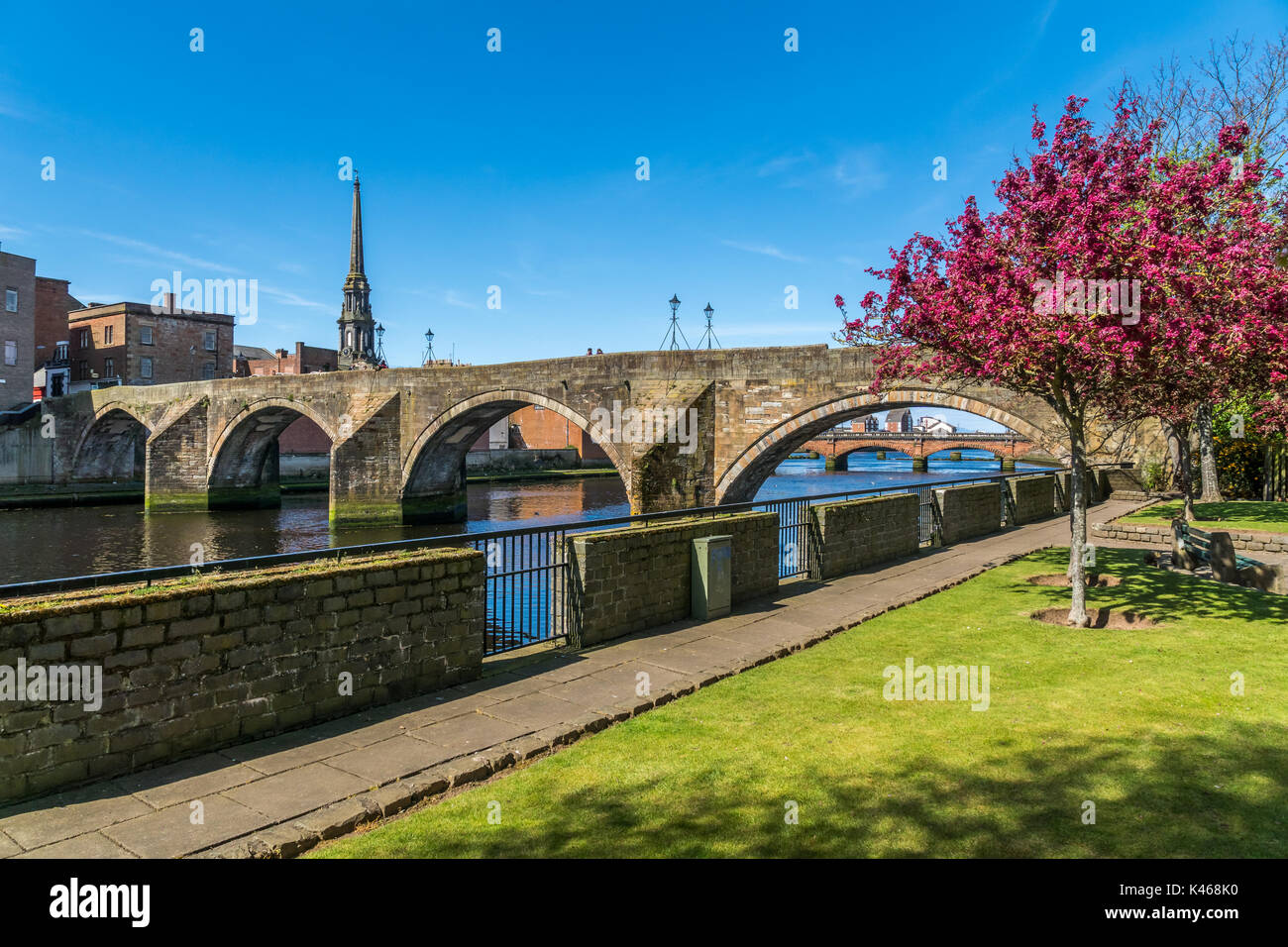 Ayr, Ayrshire, Scotland, April 22nd 2017. The old bridge of Ayr, or Auld Brig, which is now a pedestrian bridge crossing the River Ayr, with the river Stock Photo
