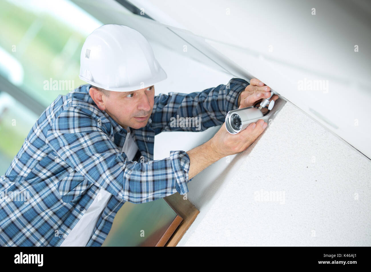 Engineer man working on cctv hi-res stock photography and images - Alamy