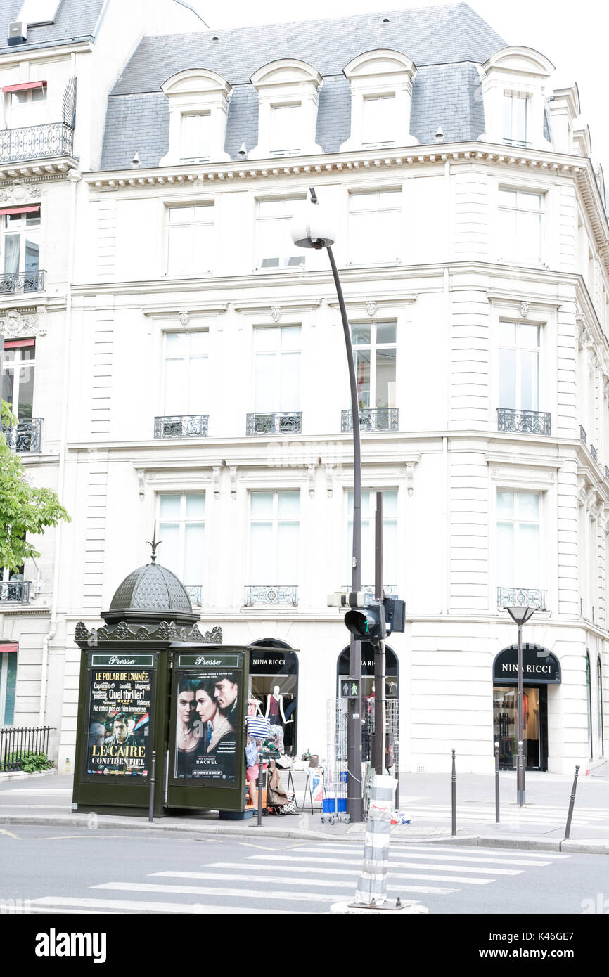 Avenue montaigne hi-res stock photography and images - Alamy