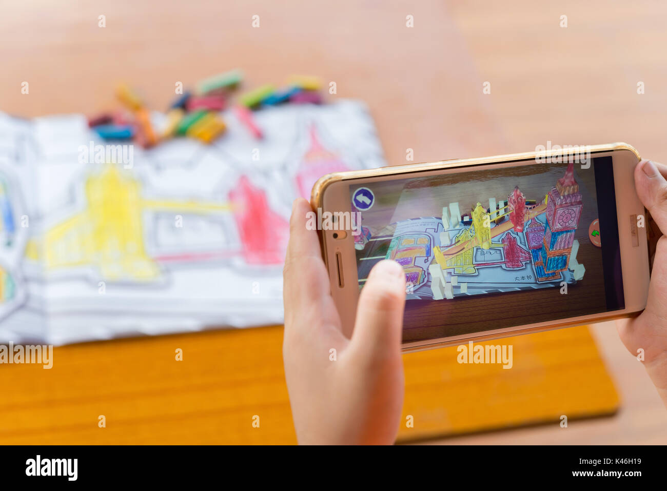 Zhongshan,China-August 29, 2017:kid playing Augmented Reality popup  paintings of the filled London Tower Bridge via mobile. AR and VR games  become mor Stock Photo - Alamy