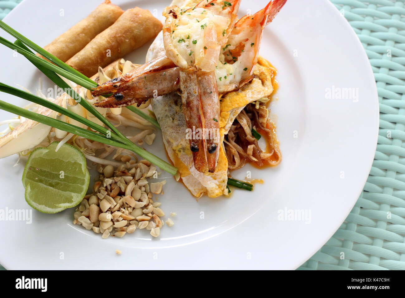 stir-fried noodles with shrimp or pad thai Stock Photo - Alamy