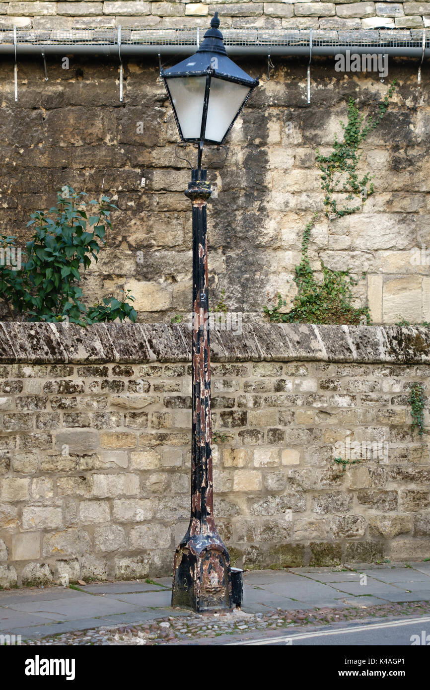 Oxford, UK. Old gas streetlights converted to electricity, in medieval Longwall Street beside Magdalen College Stock Photo