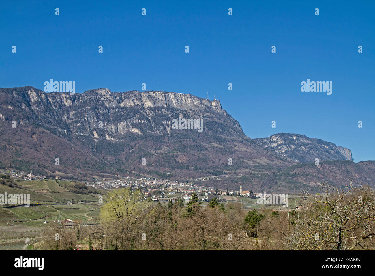 Ausgangssprache Englisch Kaltern Is A Municipality In South Tyrol And Is Located On The Touristic Wine Route Stock Photo