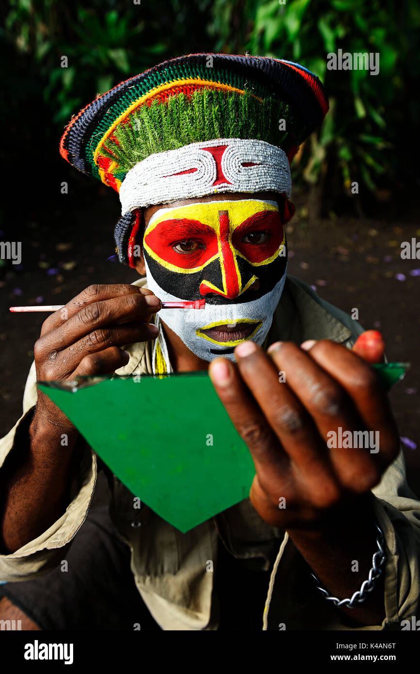 Preparations of the highland tribes, Hooks Ambe, for the big Sing-Sing Festival, Goroka, Papua New Guinea Stock Photo