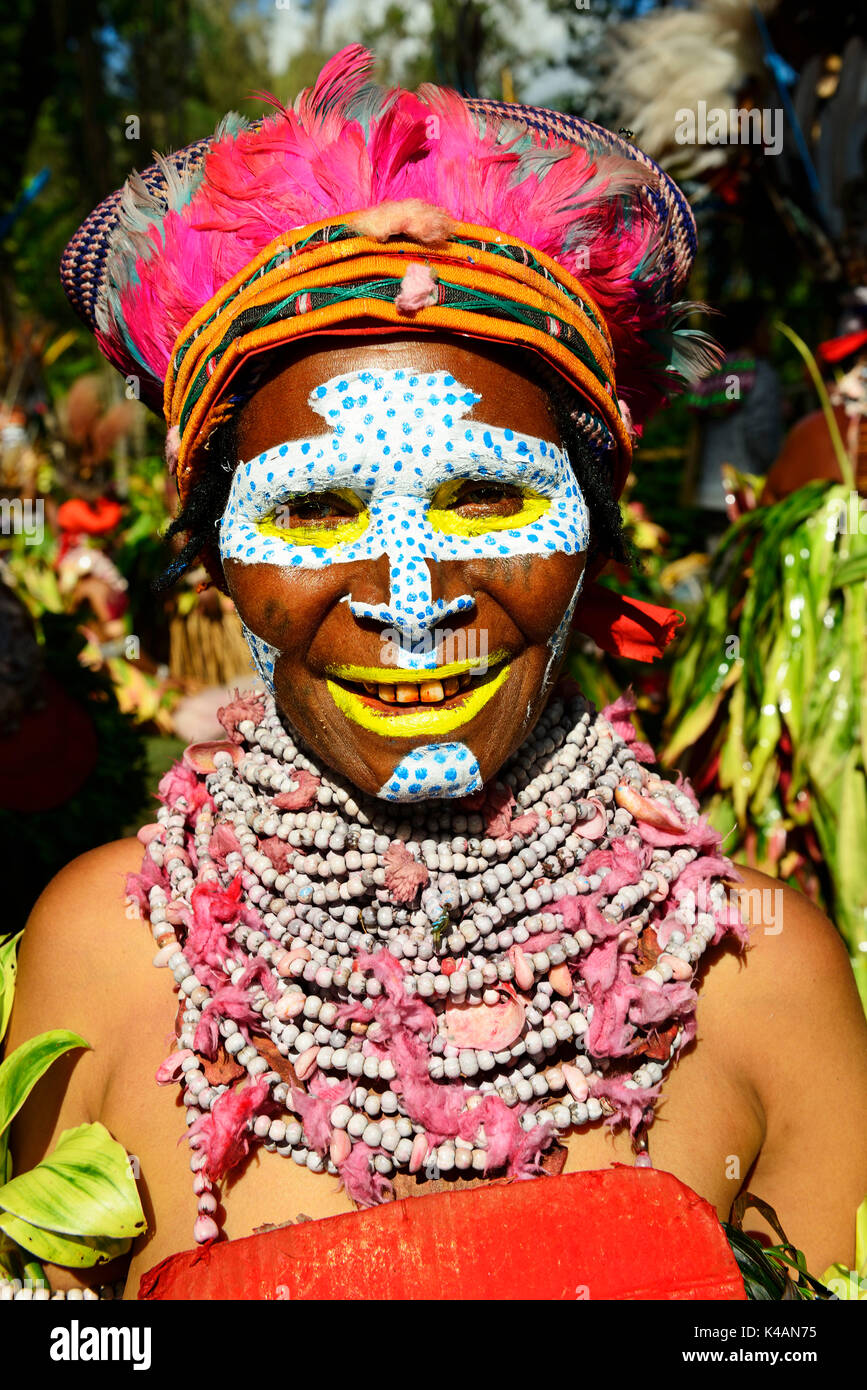 Preparations of the highland tribes, Hooks Ambe, for the big Sing-Sing Festival, Goroka, Papua New Guinea Stock Photo