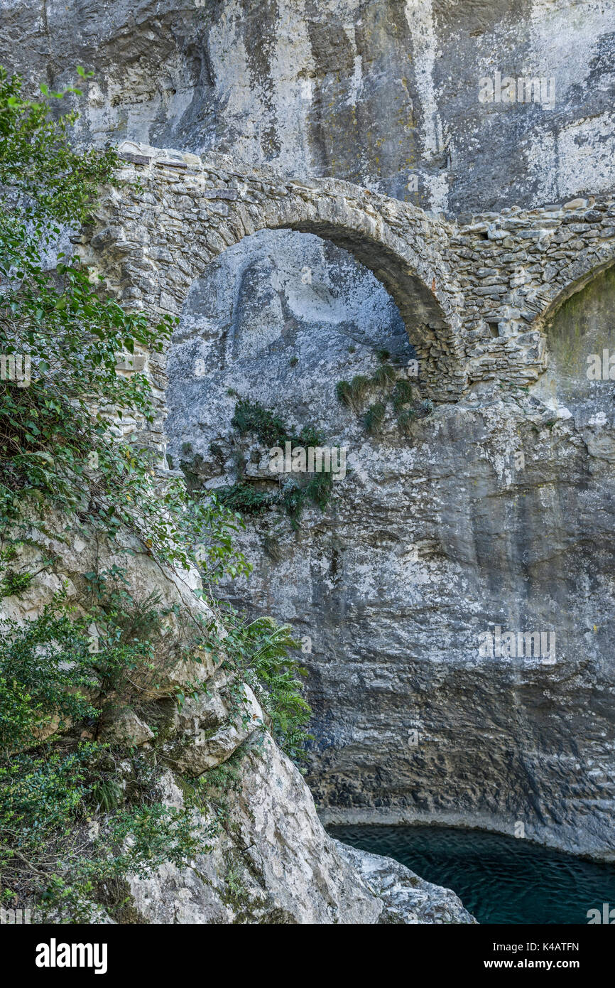 Old arch bridge hi-res stock photography and images - Alamy