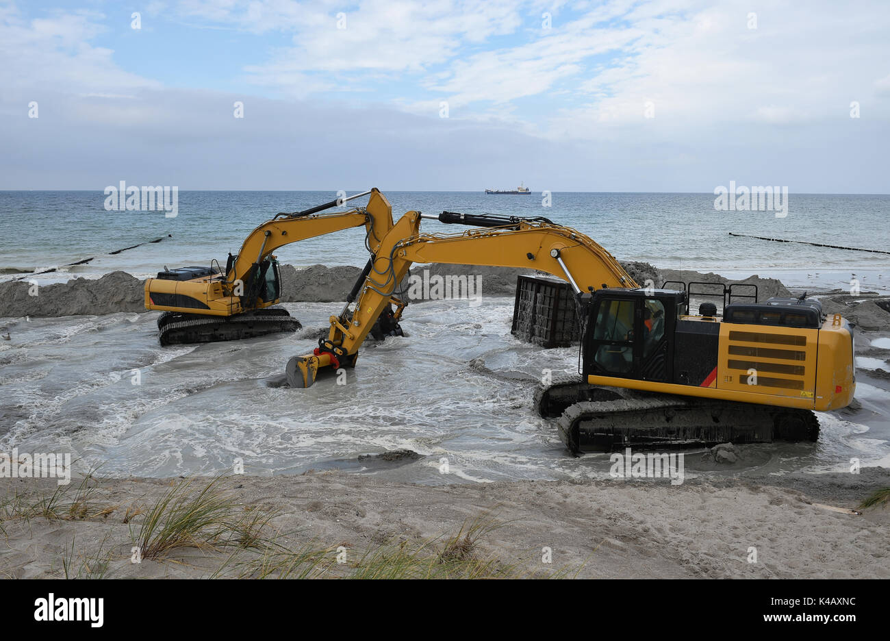 Hydraulic excavator on a beach hi-res stock photography and images - Alamy