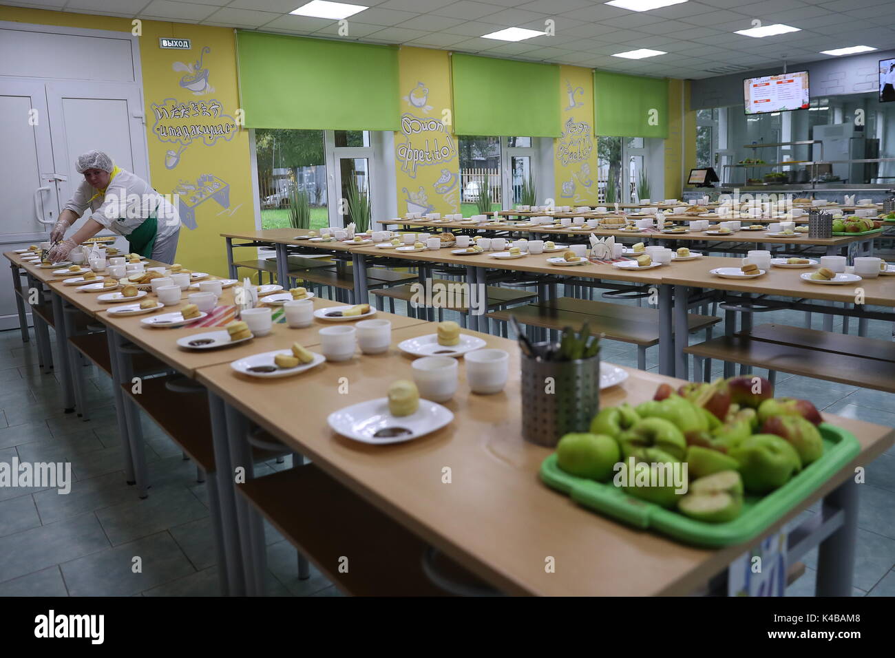 Dinner Lady Canteen Stock Photos & Dinner Lady Canteen Stock Images Alamy